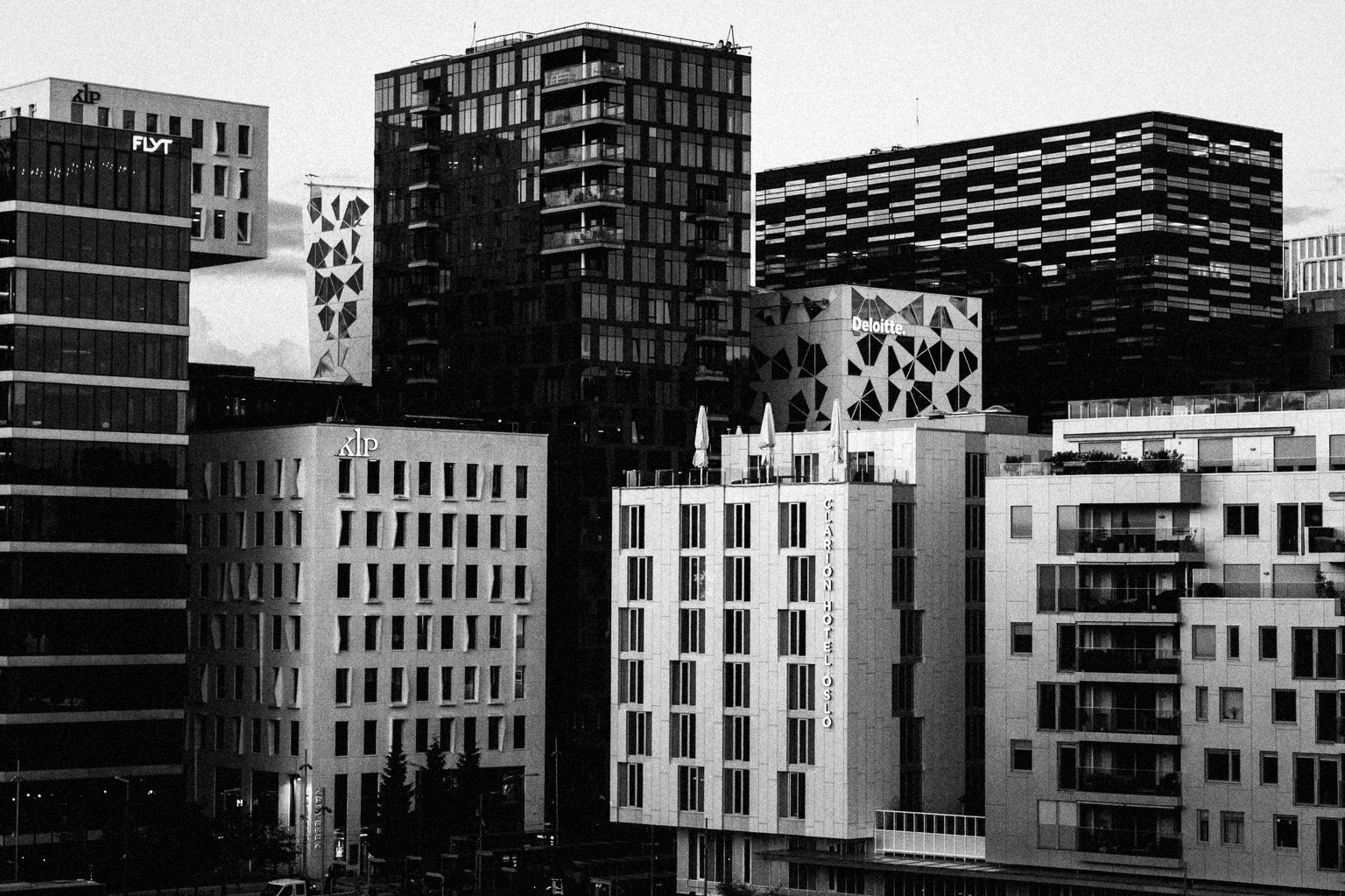 Panorama nowoczesnych budynków Barcode w Oslo.
